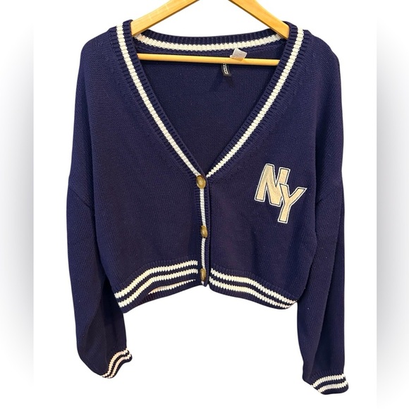 Divided Sweaters - H&M Divided NY Logo, v-neck cropped Cardigan Sweater. Academia Preppy Sz L